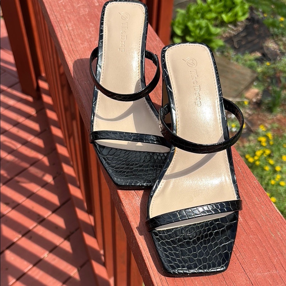 THE DROP CROCODILE LEATHER SQUARE TOE STRAPPY HEEL